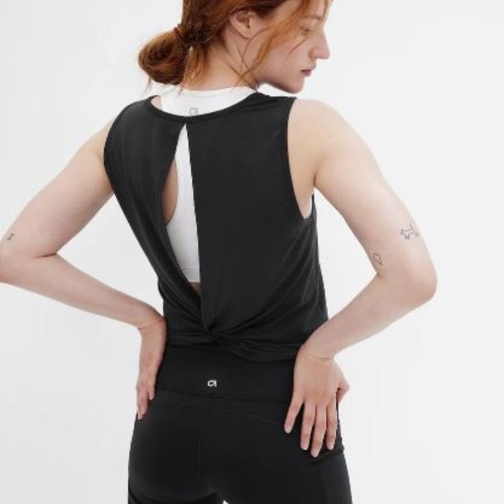 GapFit Breathe Twist Back Tank Top - Black